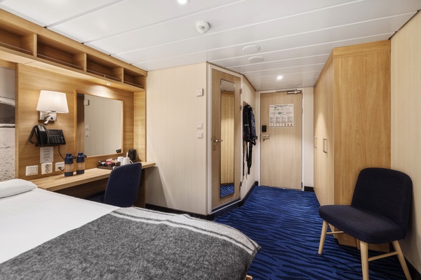 HX Hurtigruten Expeditions, MS Spitsbergen, Polar Inside K, Credit - Espen Mills 2.jpg